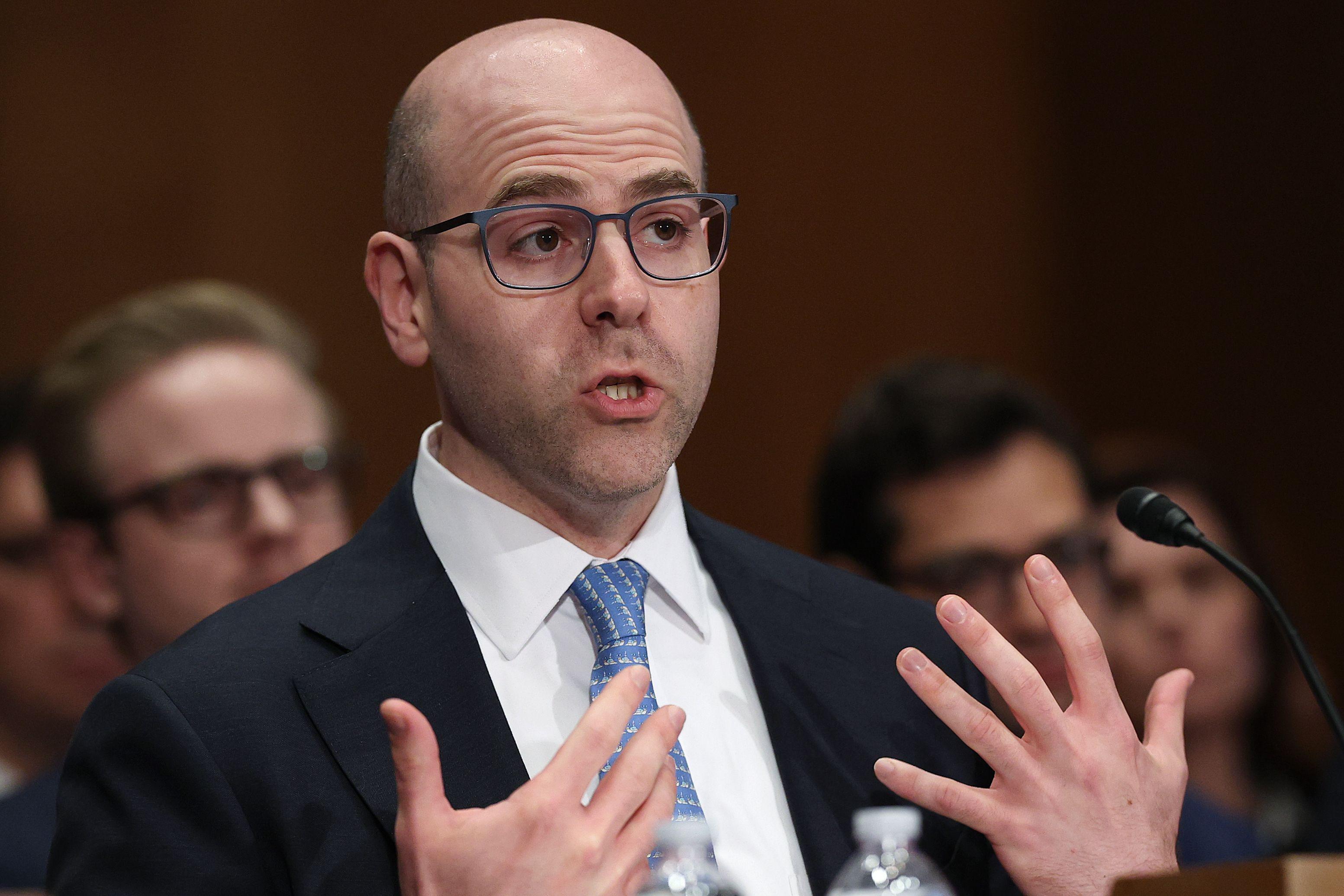 美联储主席米兰呼吁调整政策以因应可能达到3万亿美元的稳定币热潮。